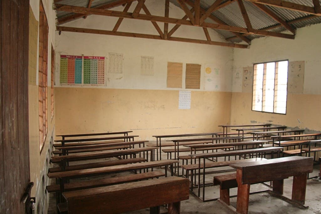 Élèves dans une salle de classe en Afrique, photo d’illustration