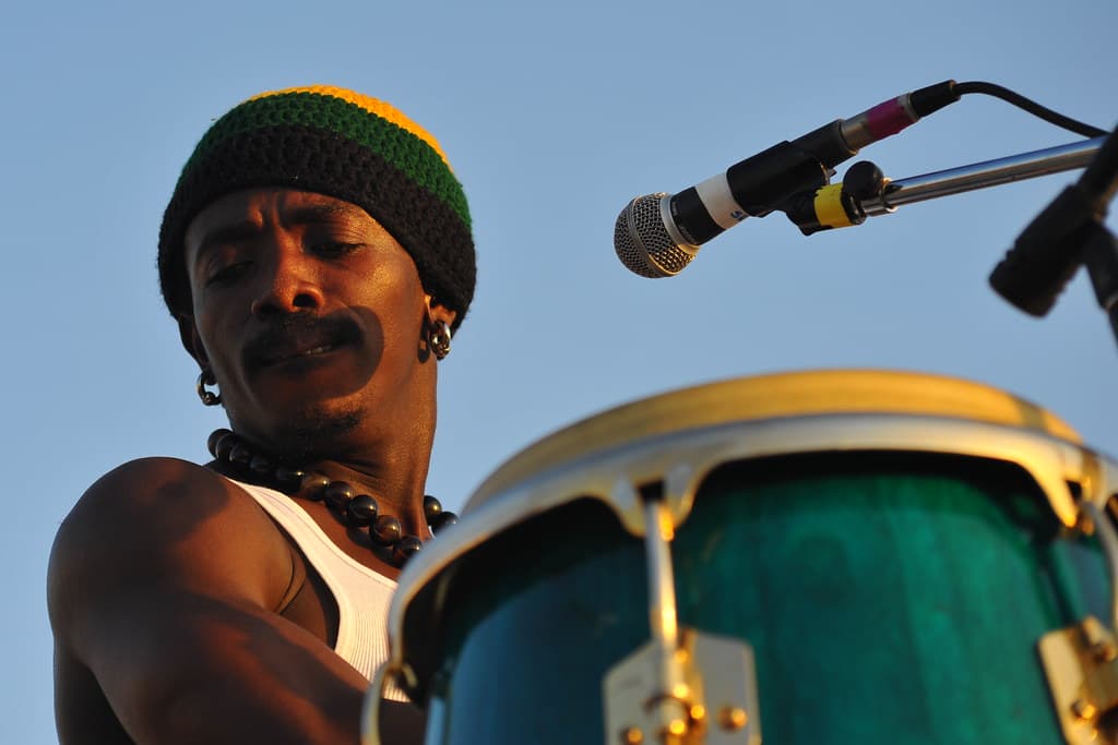 Musiciens et percussions d’Afrique de l’Ouest, photo d’illustration