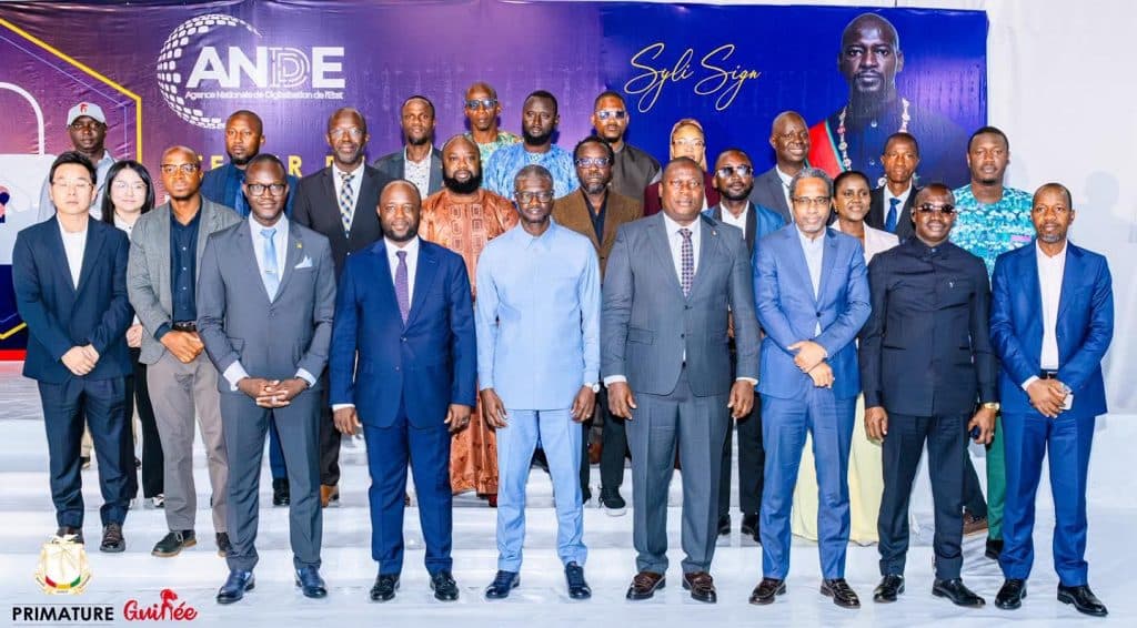 Participants à l’atelier sur la signature électronique organisé à Conakry le 21 octobre 2026