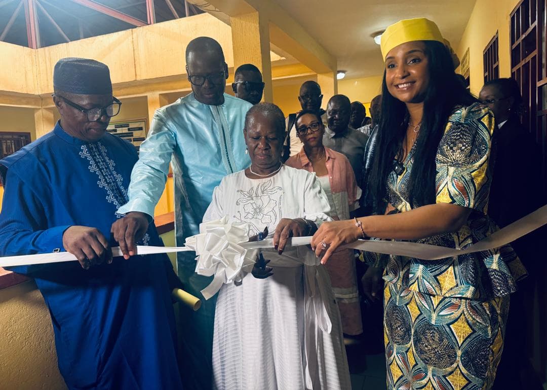 Coupure du ruban lors de l’inauguration de la médiathèque du Lycée 1er Mars à Matam