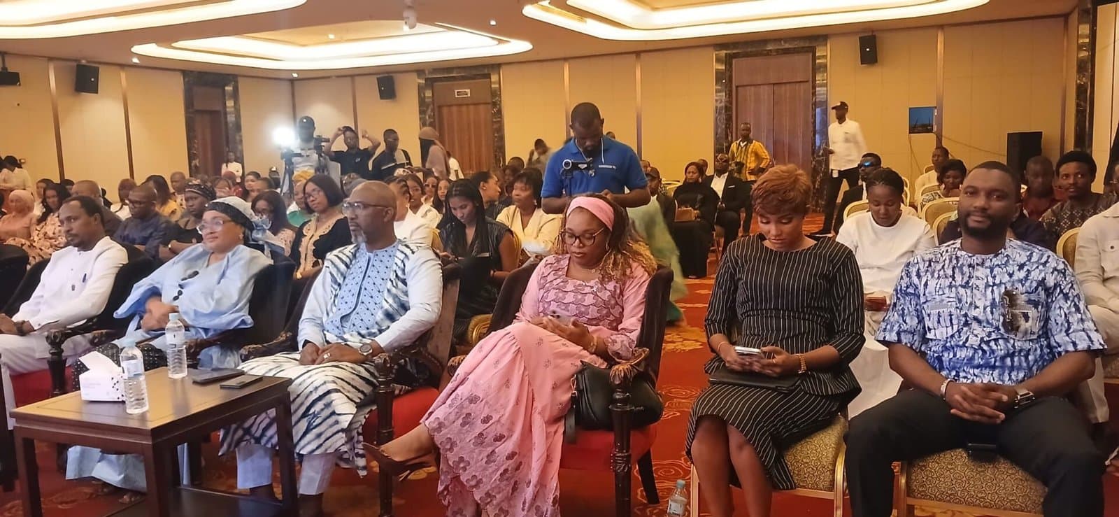 Public réuni à Conakry pour la présentation du documentaire La Part des femmes